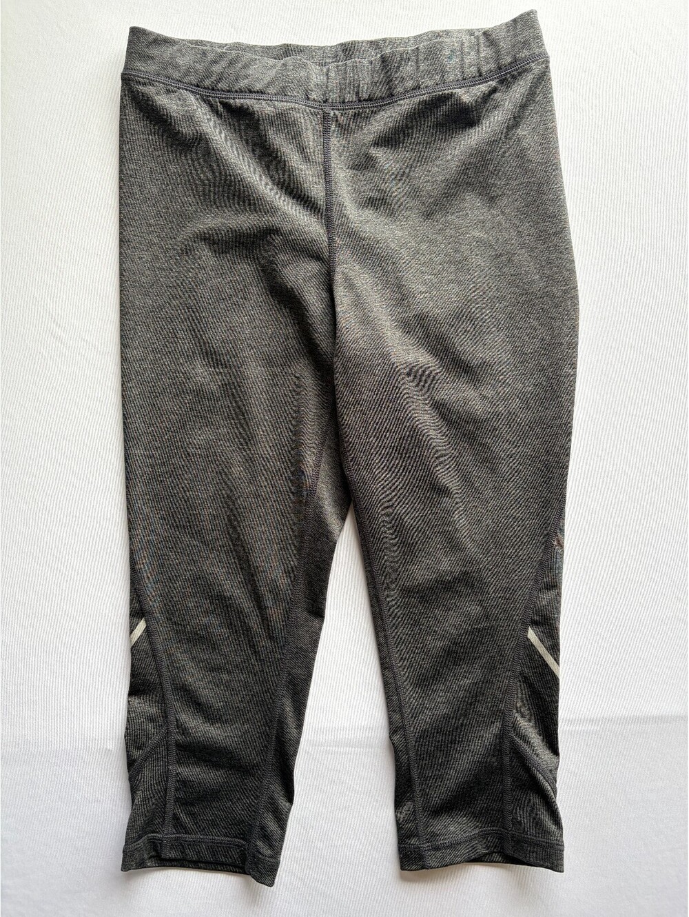 Xersion Women’s Medium Gray Capri Running Leggings Reflective Zip Pocket